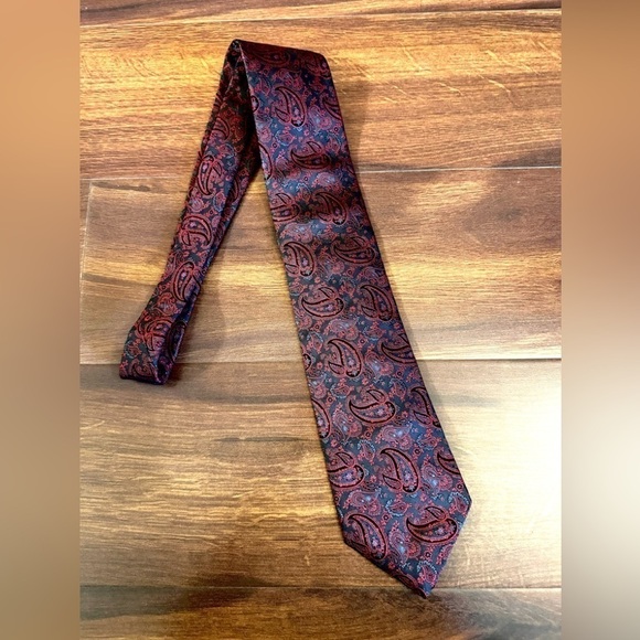 Like New Modell MOSHAMMER Munchen 100% Silk Red Paisley Jacquard on Black Tie - Picture 2 of 10